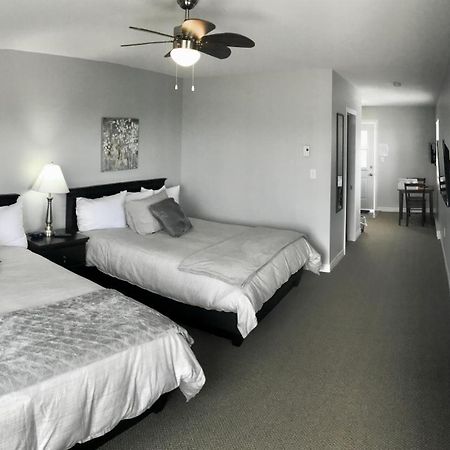 Stay In Gros Morne Rocky Harbour Exterior photo